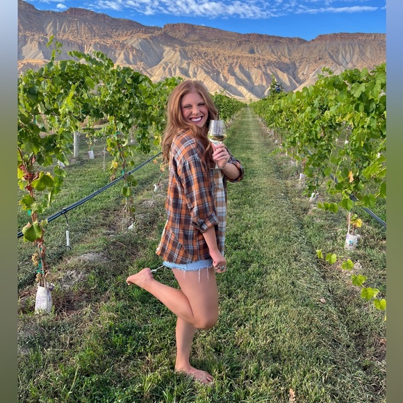 Meet your Posher, Jessica - Picture 2 of 9